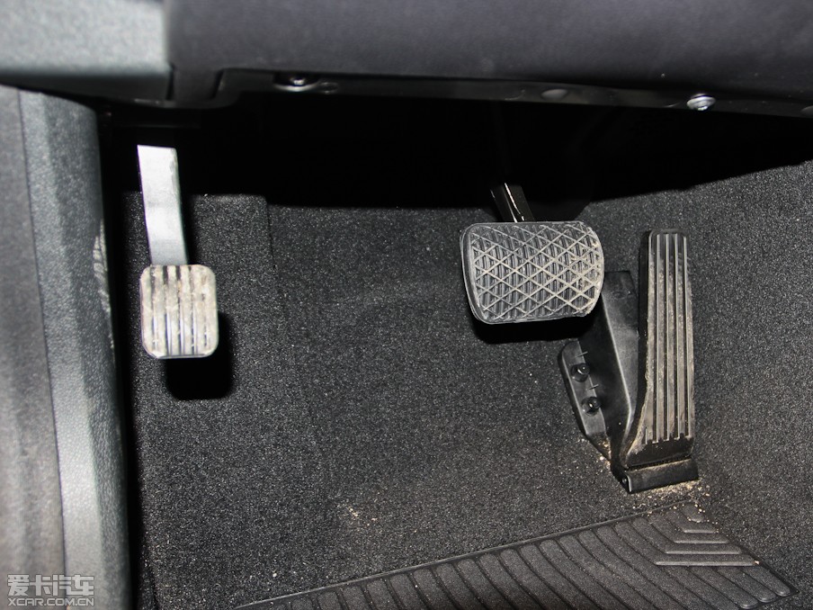 2013YE E 260L CGIŰ