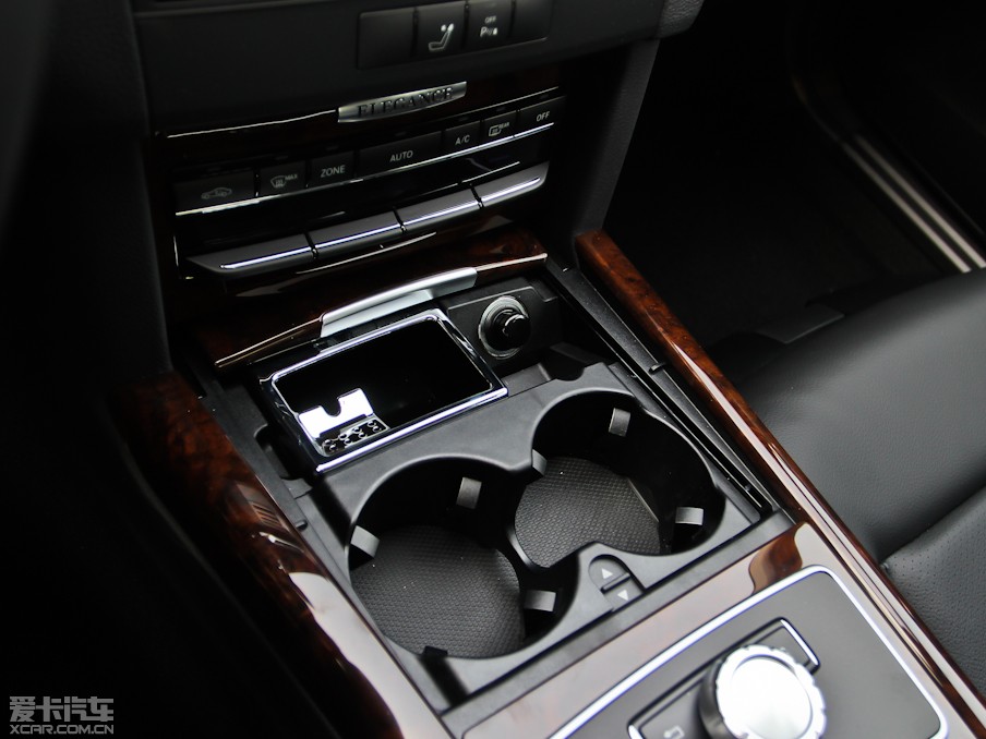 2013YE E 260L CGIŰ