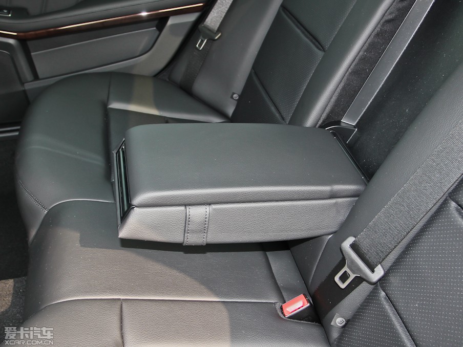 2013YE E 260L CGIŰ