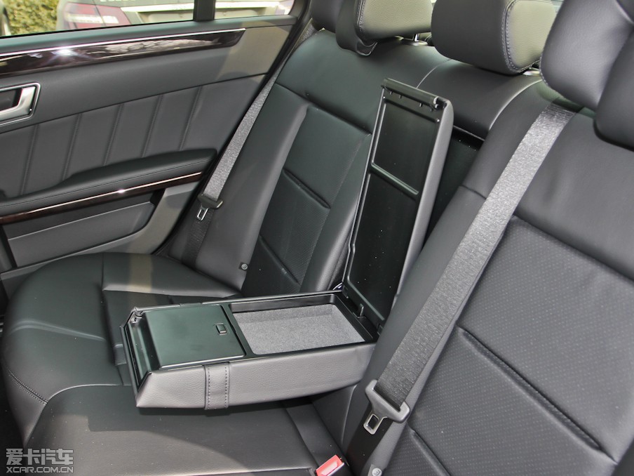 2013YE E 260L CGIŰ