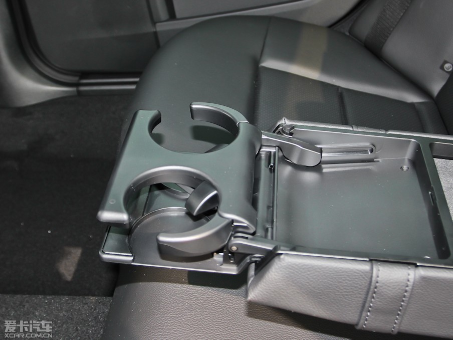 2013YE E 260L CGIŰ