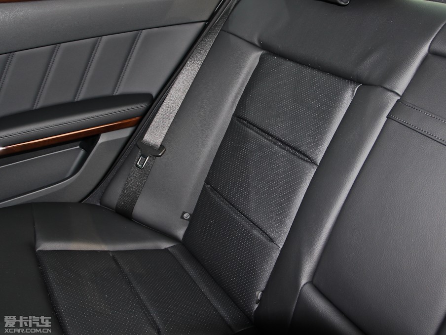 2013YE E 260L CGIŰ