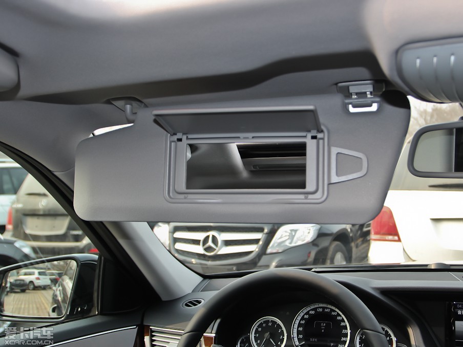 2013YE E 260L CGIŰ