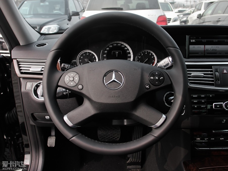 2013YE E 260L CGIŰ