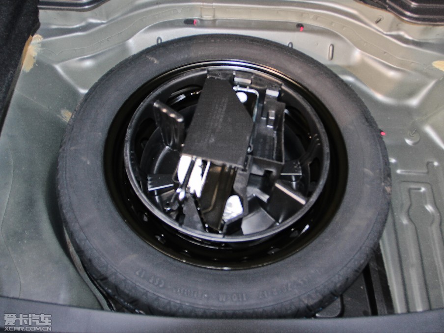 2013YE E 260L CGIŰ