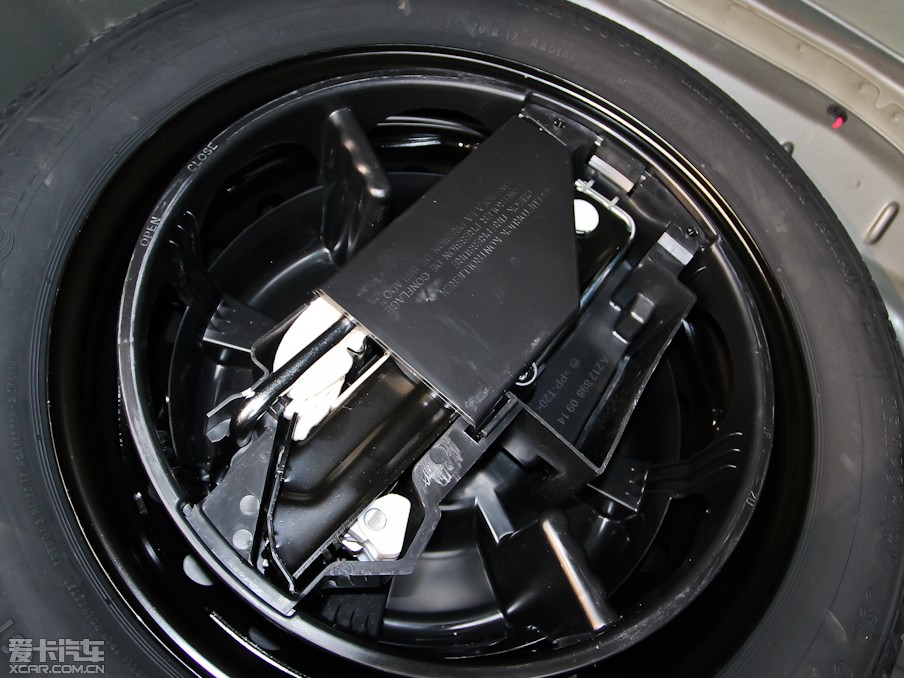 2013YE(j) E 260L CGI(yu)Ű