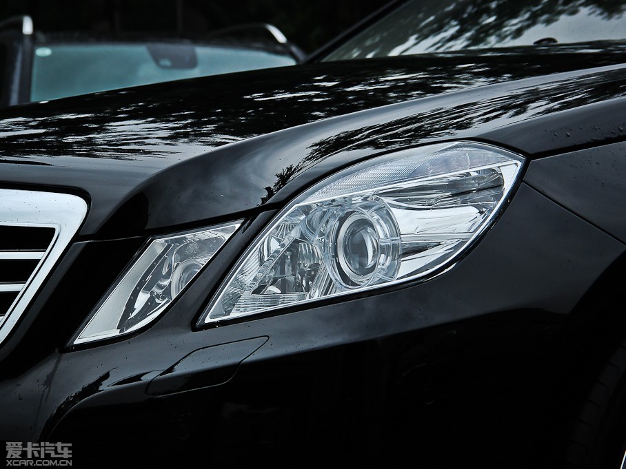 2013��YE�� E 300L �r�к��A��