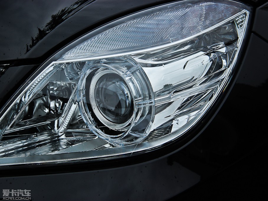 2013��YE�� E 300L �r�к��A��