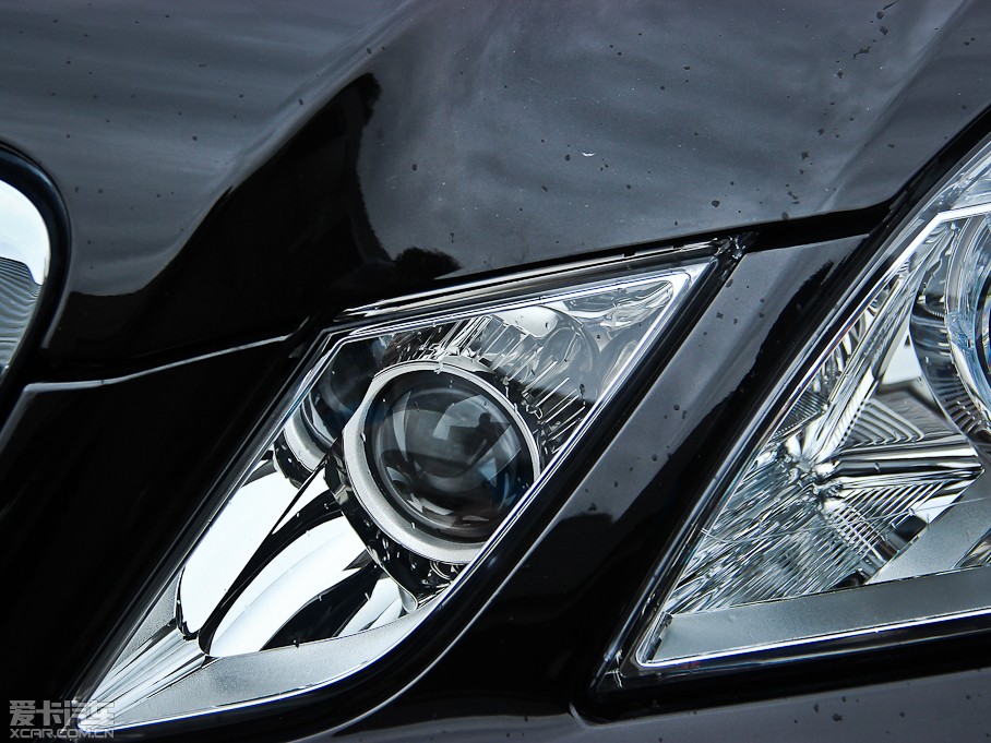 2013��YE�� E 300L �r�к��A��