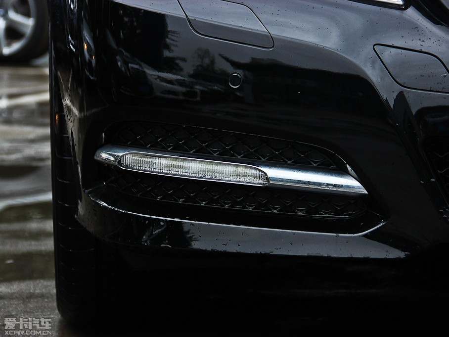 2013��YE�� E 300L �r�к��A��