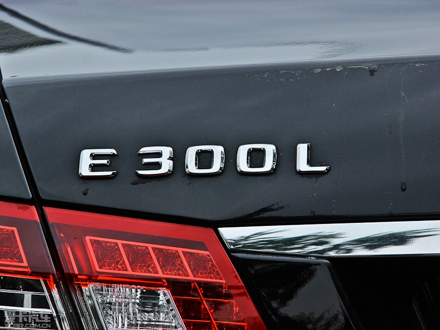 2013��YE�� E 300L �r�к��A��