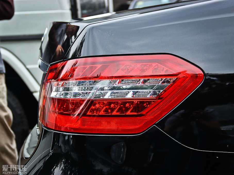 2013��YE�� E 300L �r�к��A��