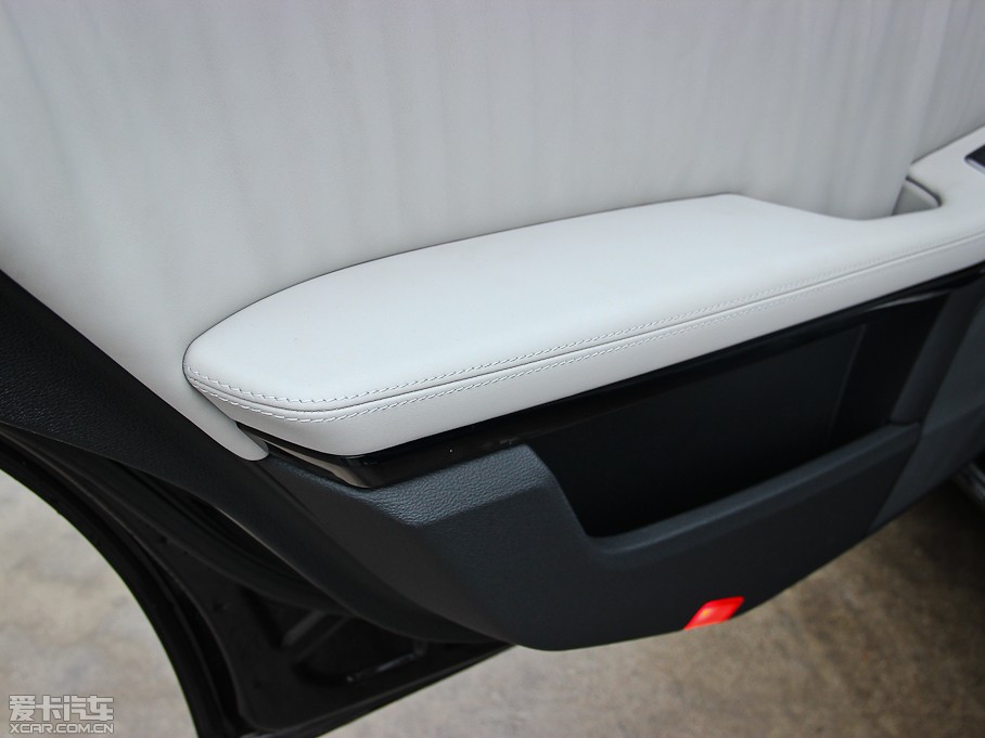 2013YE E 300L rкA