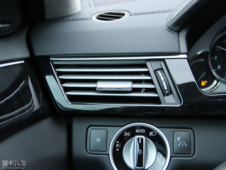 2013YE E 300L rкA