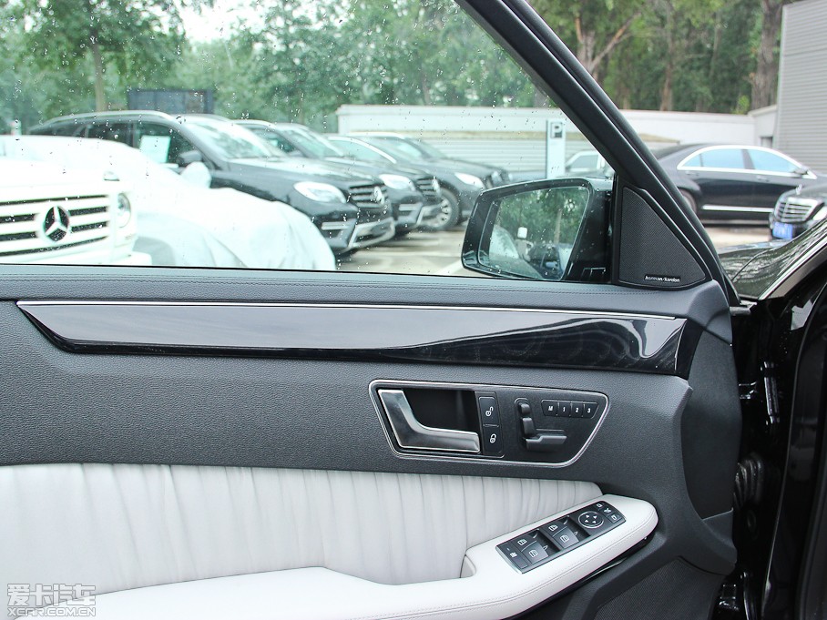 2013YE E 300L rкA