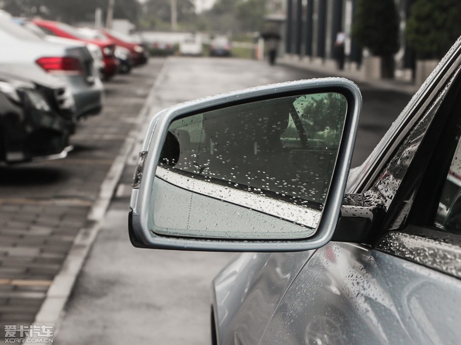 2014��YE�� E 300L �\�Ӱ�