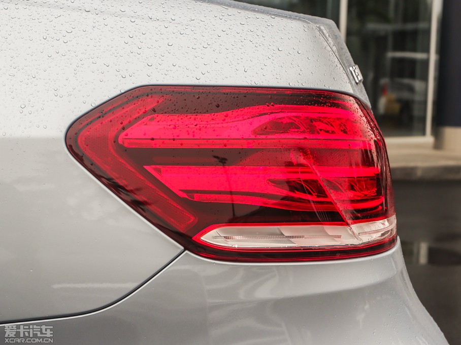 2014��YE�� E 300L �\�Ӱ�