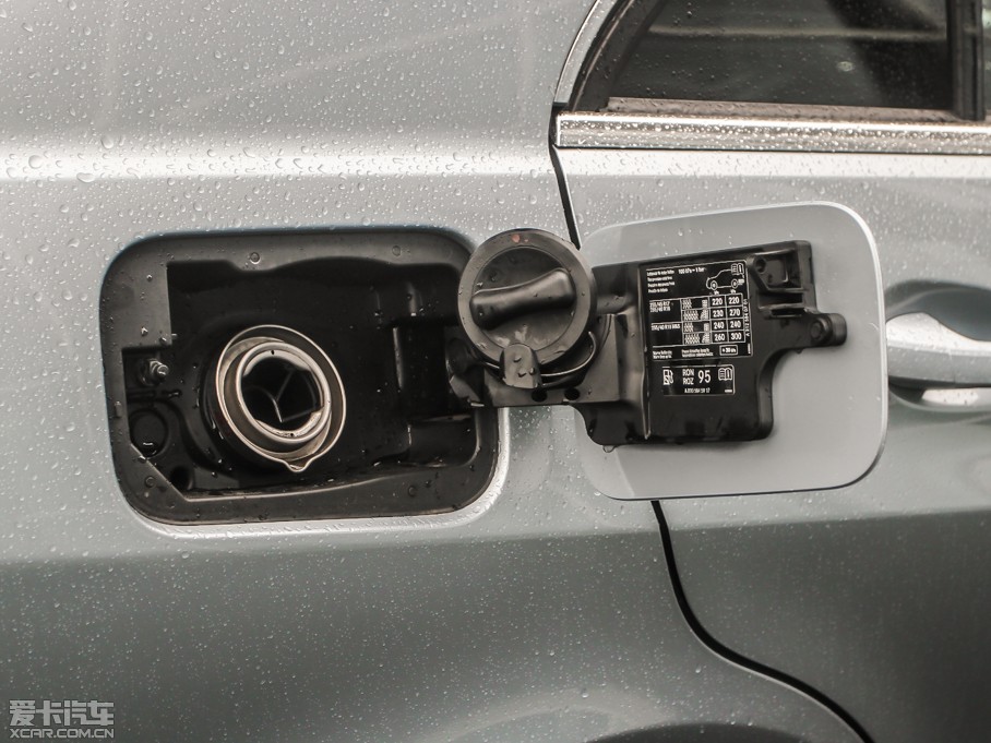 2014��YE�� E 300L �\�Ӱ�