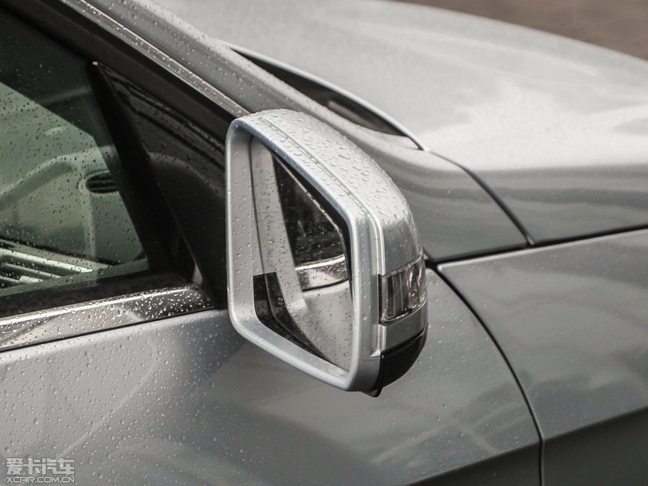 2014��YE�� E 300L �\�Ӱ�