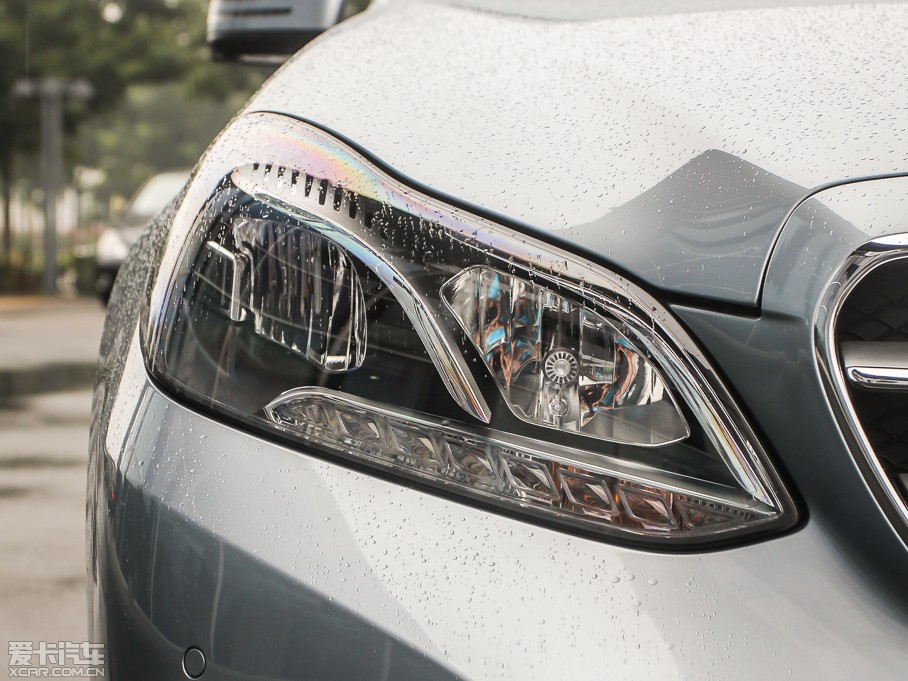 2014��YE�� E 300L �\�Ӱ�