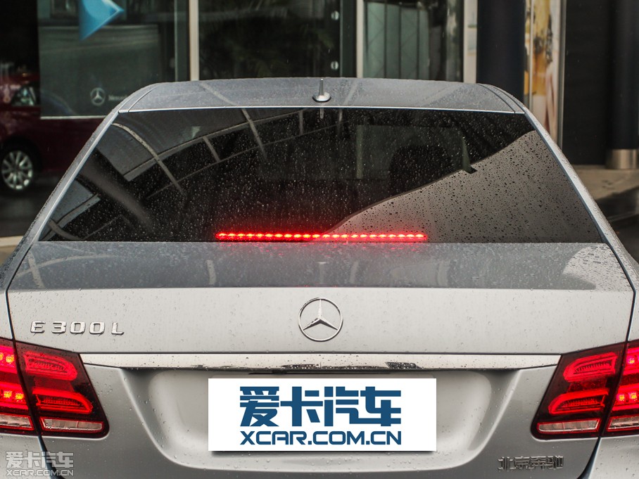 2014��YE�� E 300L �\�Ӱ�