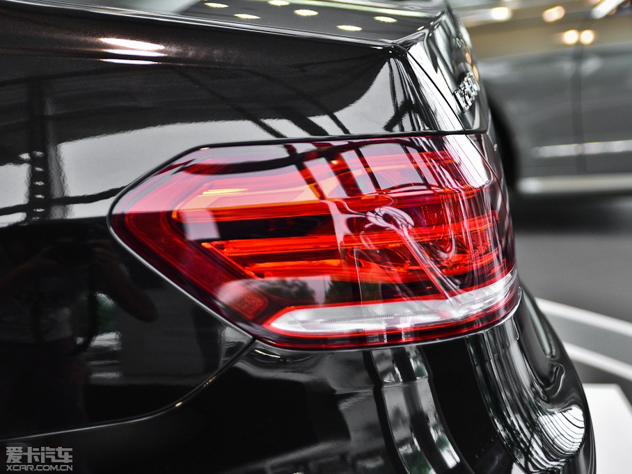 2014��YE�� E 260L ���A�\�Ӱ�