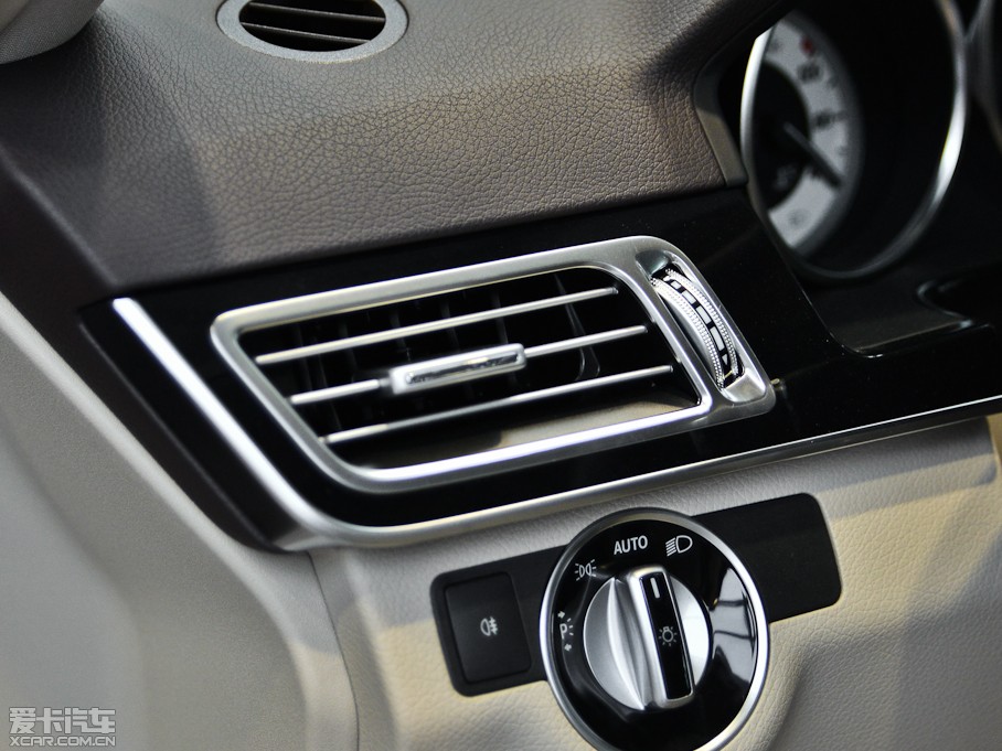 2014��YE�� E 260L ���A�\(y��n)��(d��ng)��