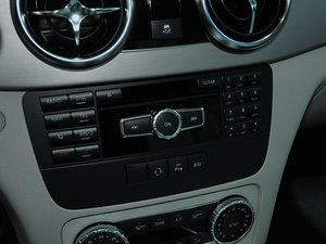 2014GLK 260 4MATIC Ӹ п؅^