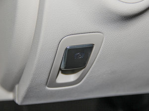 2015款C 200 L 4MATIC 驻车制动器