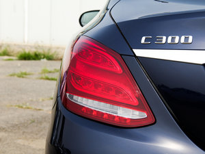 2015C 300 \ ^