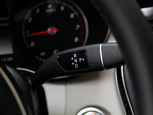 2015款C 200 L  换挡杆