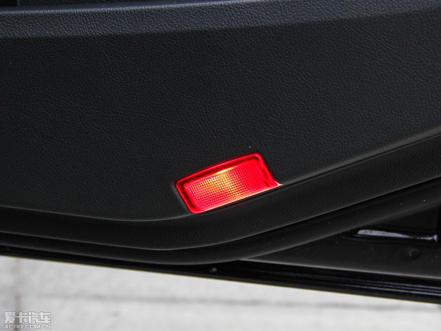 2015YE(j) E 260L \(yn)(dng)r(sh)