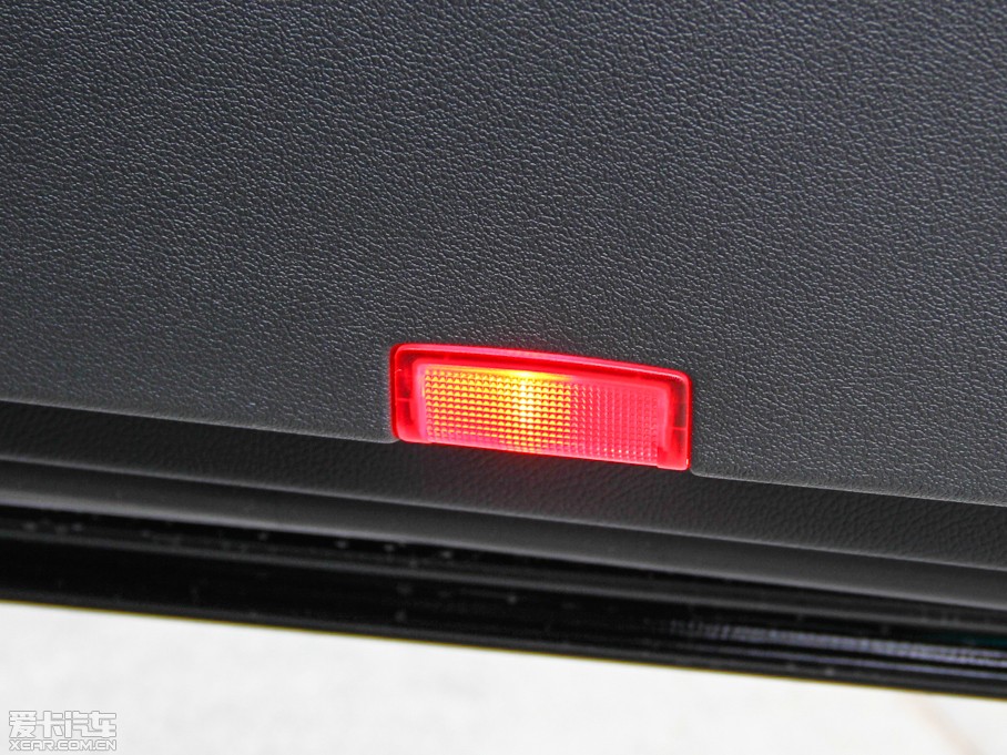 2015��YE�� E 260L �\�ӕr����