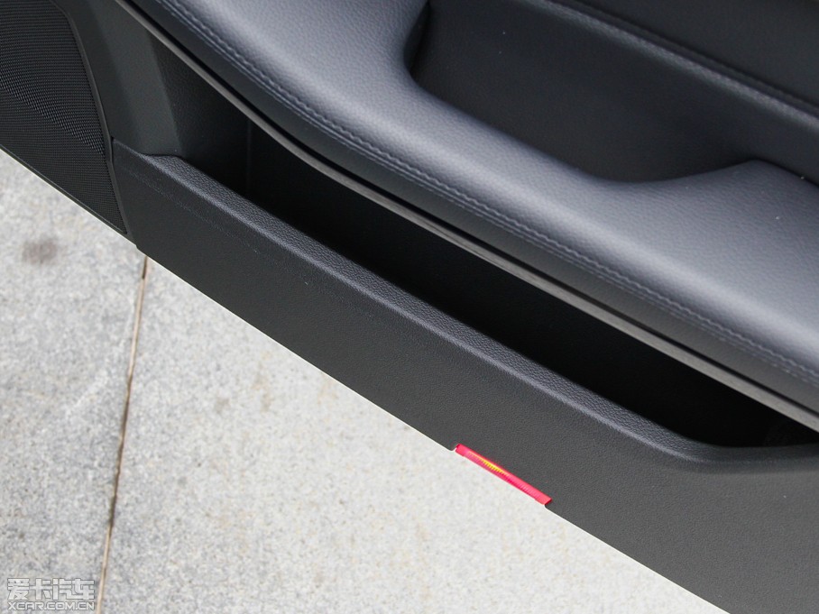 2015��YE�� E 260L �\�ӕr����