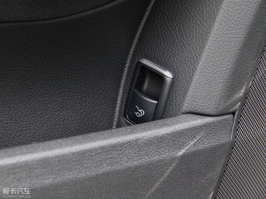 2015��YE�� E 260L �\�ӕr����