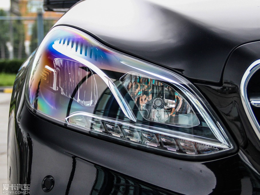 2015��YE�� E 260L �\�ӕr����