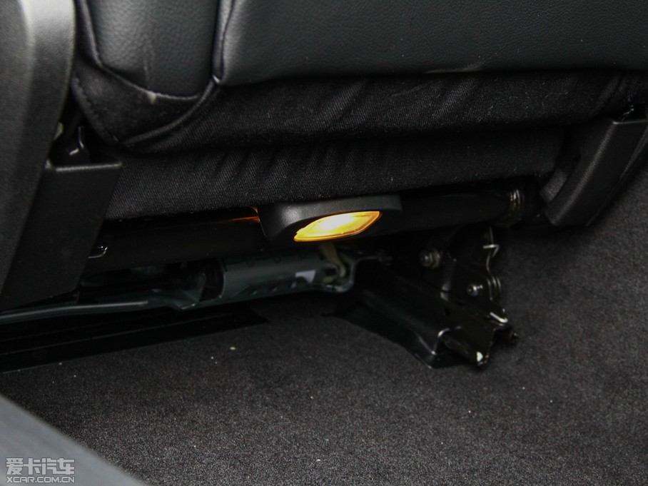 2015��YE�� E 260L �\�ӕr����