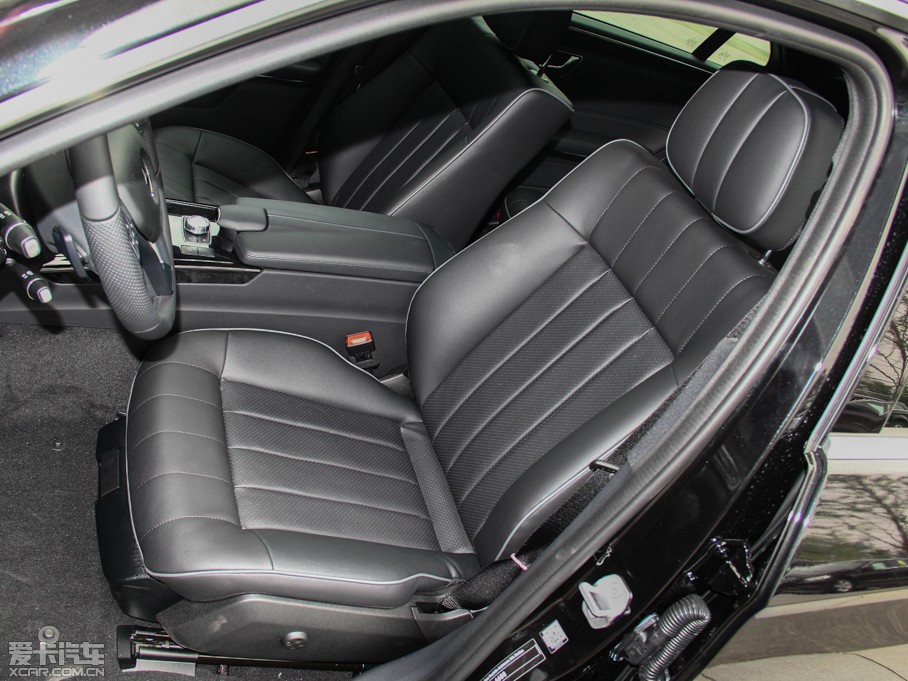 2015��YE�� E 260L �\�ӕr����