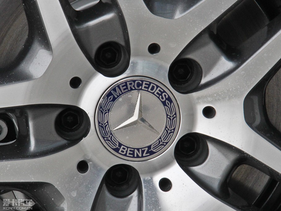 2015��YE�� E 260L �\�Ӻ��A��