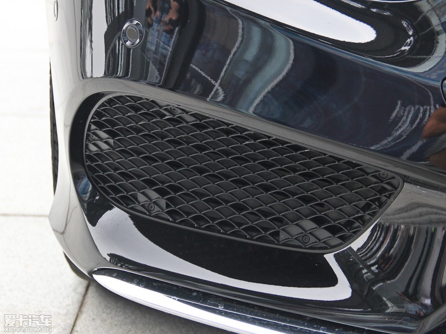 2015��YE�� E 260L �\�Ӻ��A��