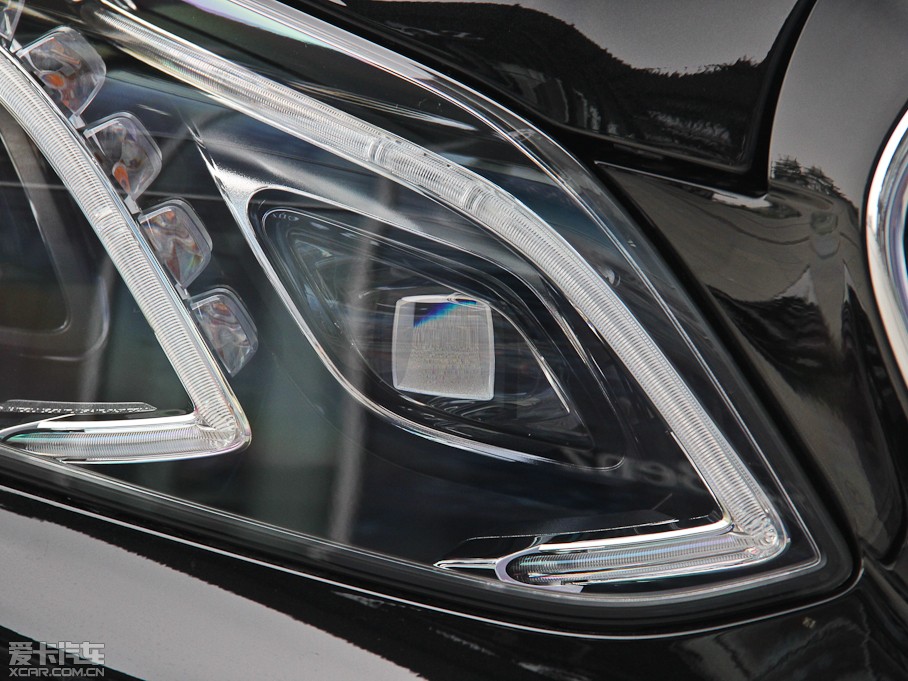 2015��YE�� E 260L �\�Ӻ��A��