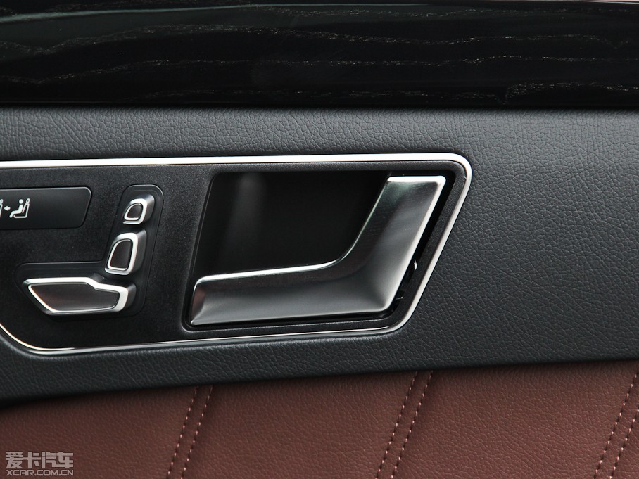 2015��YE�� E 260L �\�Ӻ��A��