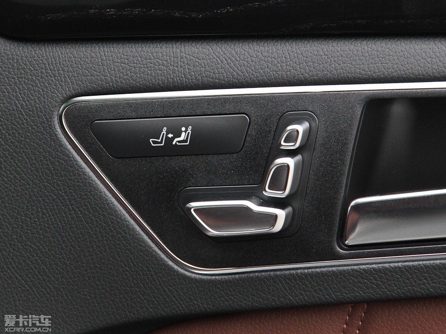 2015��YE�� E 260L �\�Ӻ��A��