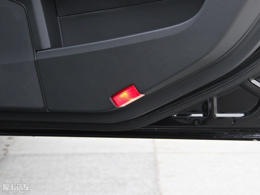 2015��YE��(j��) E 260L �\(y��n)��(d��ng)���A��