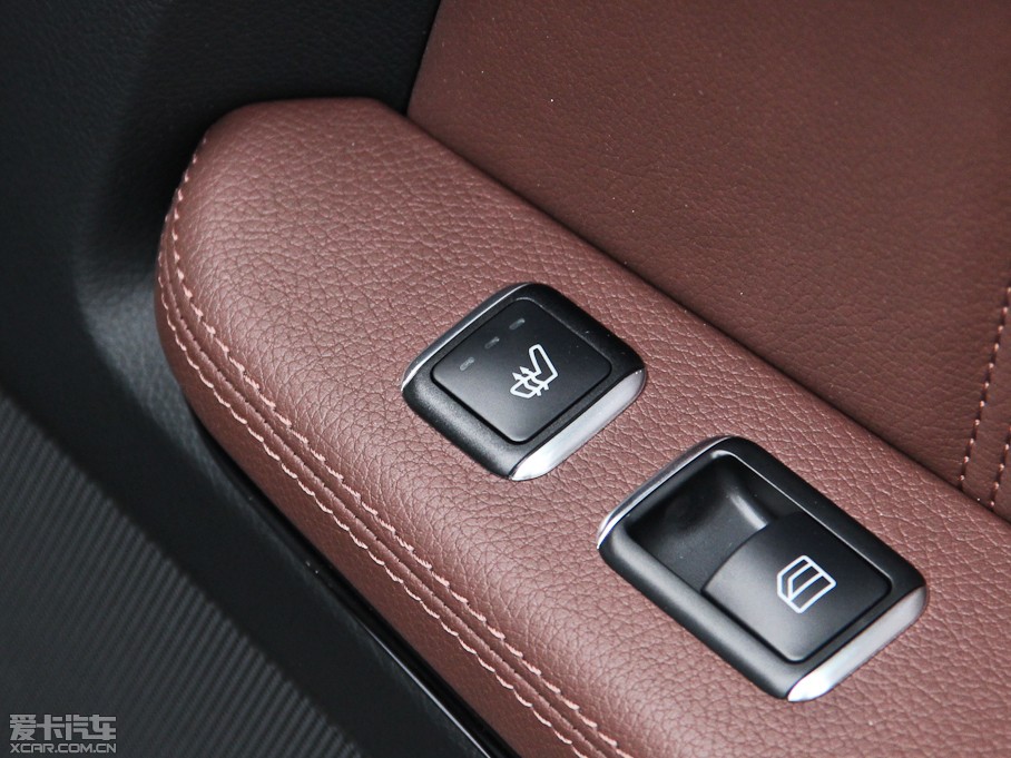 2015��YE�� E 260L �\�Ӻ��A��