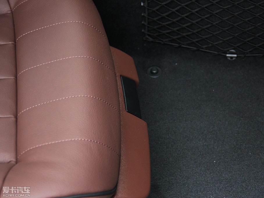 2015��YE�� E 260L �\�Ӻ��A��