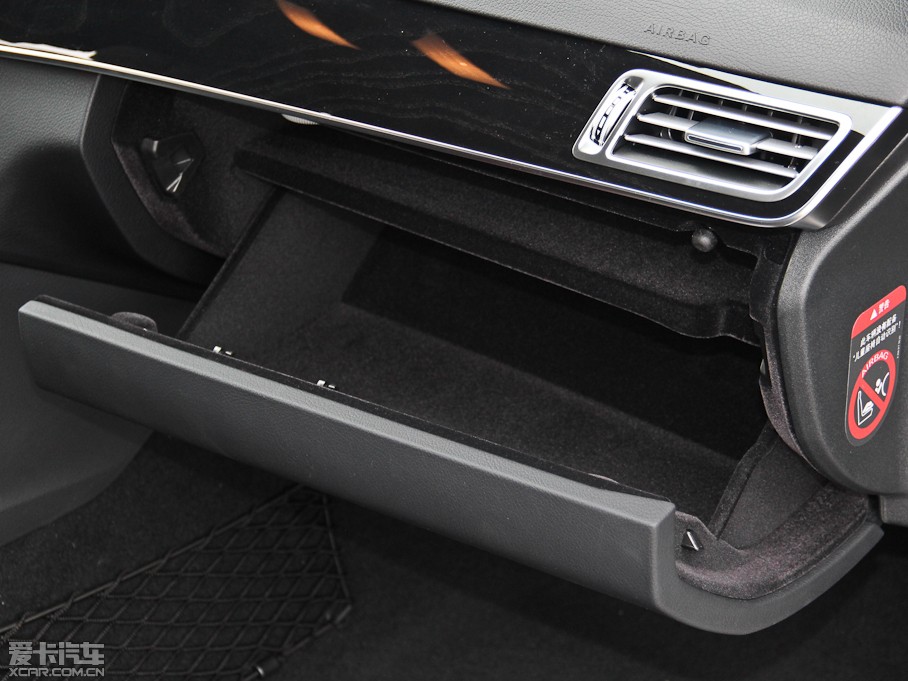 2015YE E 260L \(yn)ӺA