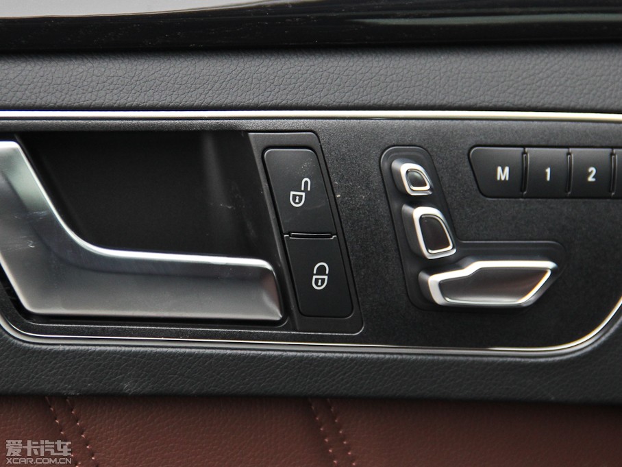 2015��YE�� E 260L �\�Ӻ��A��