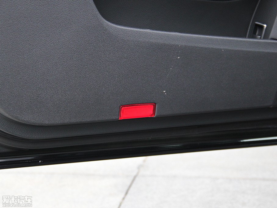 2015YE E 260L \ӺA