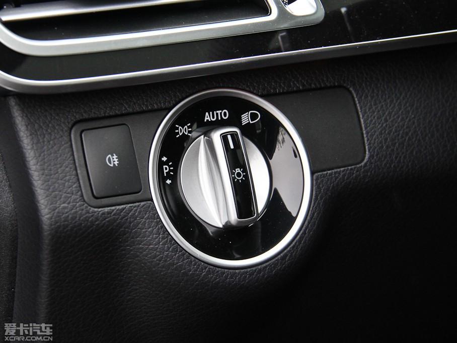 2015��YE�� E 260L �\�Ӻ��A��